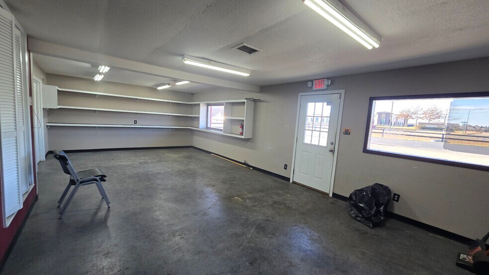 More Photos Of 2817 SW Wilshire Blvd, Burleson Auto Repair For Lease