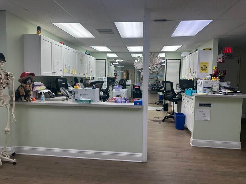 More Photos Of 506 4th Ave W, Palmetto Medical For Sale