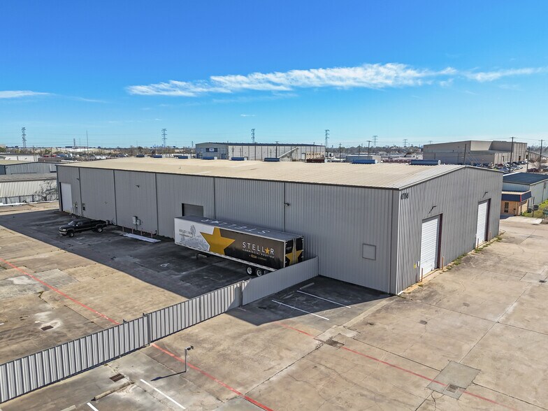 More Photos Of 6754-6758 Northwinds Dr, Houston Warehouse For Lease
