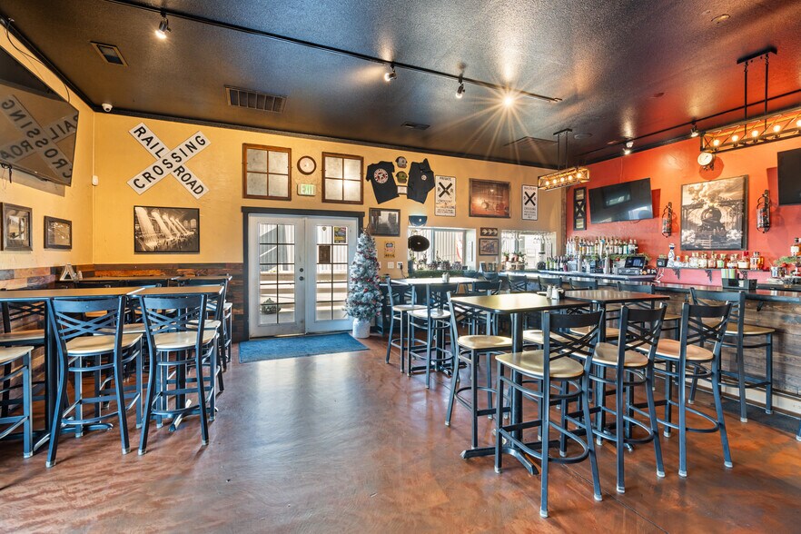 More Photos Of 401 Oak St, Brookings Specialty For Sale