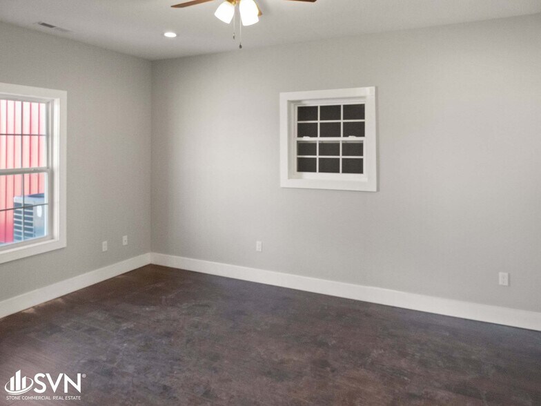 More Photos Of 300 Opportunity dr, Mayfield Warehouse For Sale