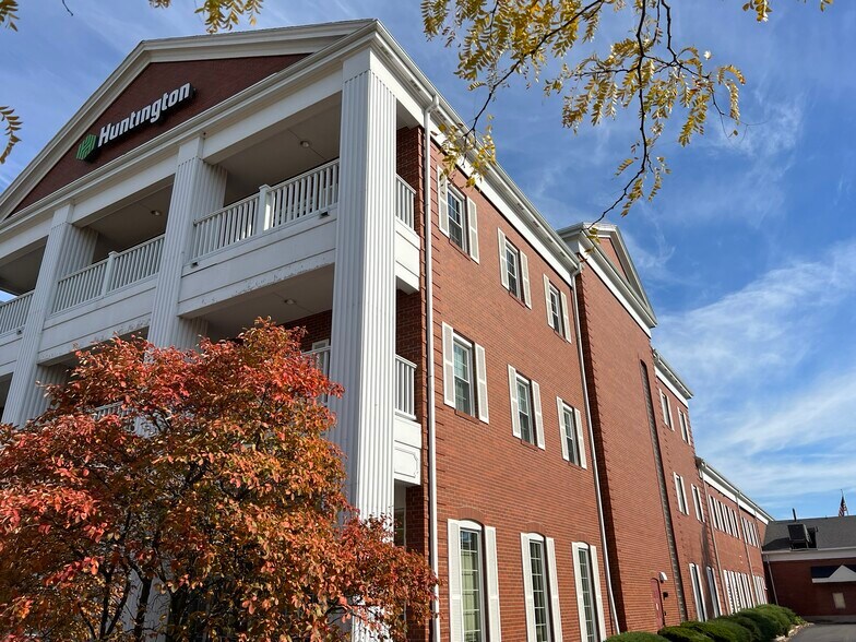 More Photos Of 221 S Church St, Bowling Green Office For Lease