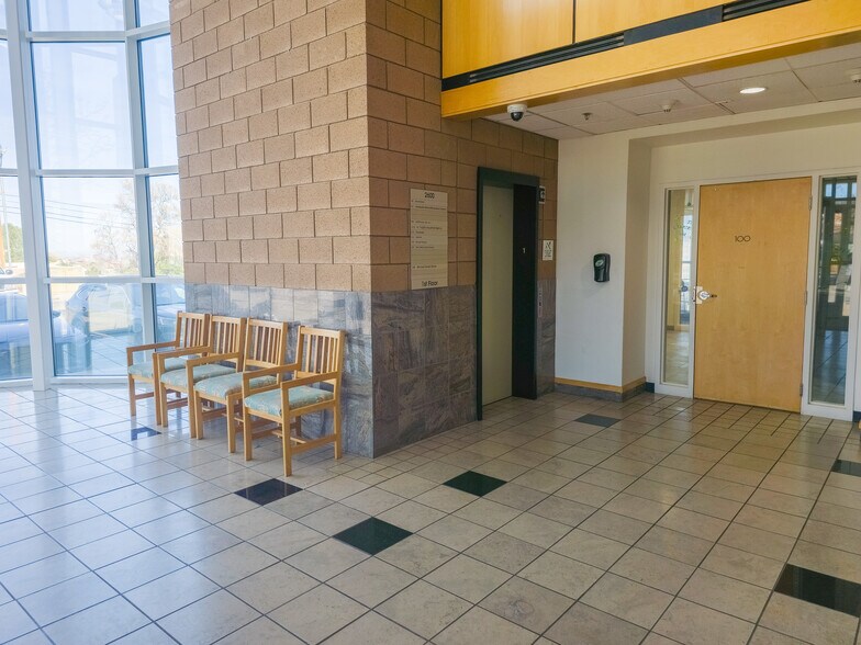 More Photos Of 2600 The American Rd SE, Rio Rancho Office For Lease