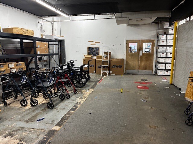 More Photos Of 464 E Main St, Patchogue Freestanding For Lease