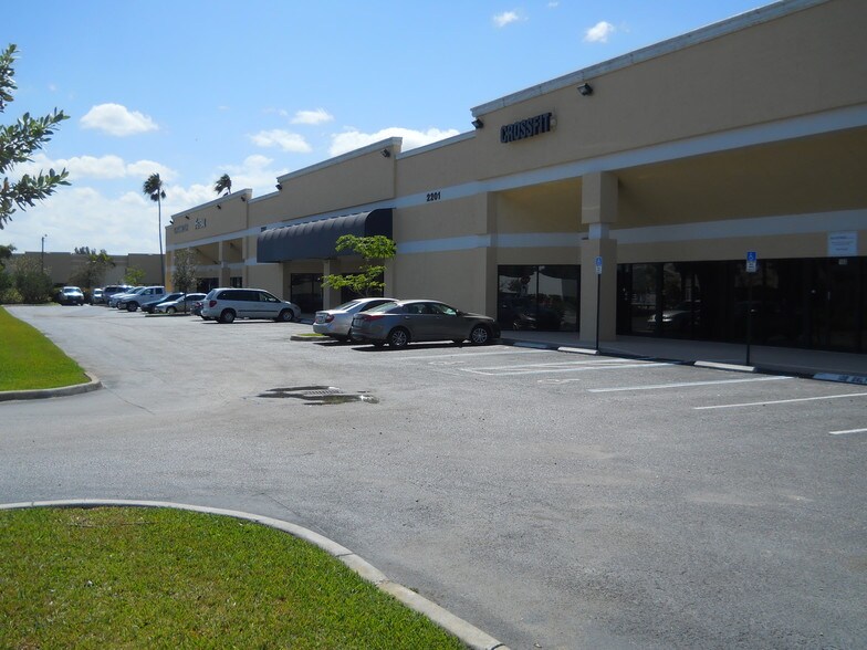 More Photos Of 2201 N Andrews Ave, Pompano Beach Showroom For Lease