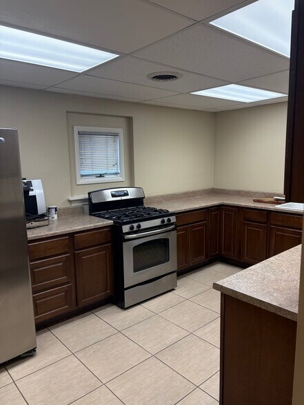 More Photos Of 4501-4503 W Lake St, Melrose Park Freestanding For Lease