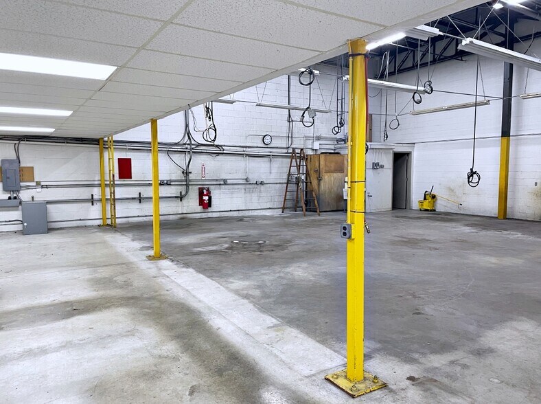 More Photos Of 34 Sullivan Rd, North Billerica Warehouse For Sale