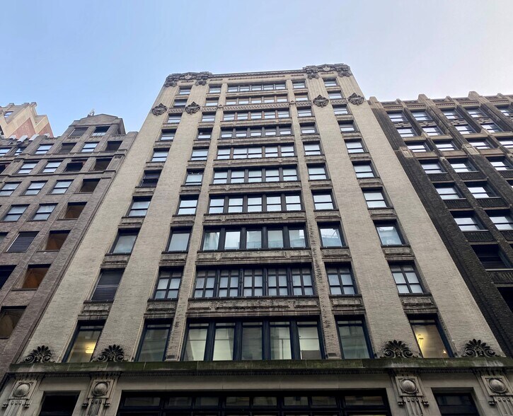 More Photos Of 131 W 35th St, New York Office For Sale