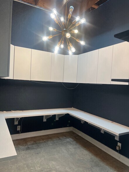 More Photos Of 5569 W Washington Blvd, Los Angeles Light Distribution For Lease