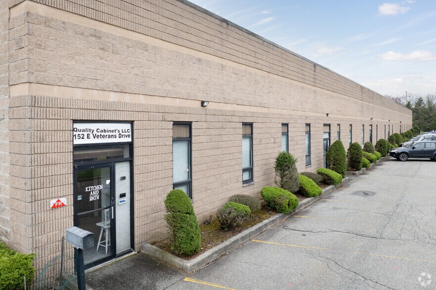 More Photos Of 152 Veterans Dr, Northvale Warehouse For Lease