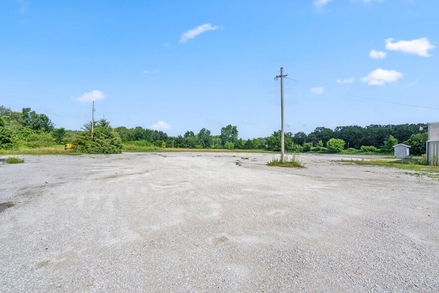 More Photos Of 825 MO-59, Carthage Industrial For Lease