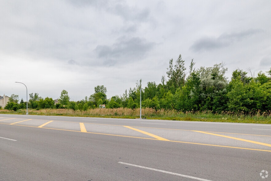 More Photos Of 563 Rue Paillé, Laval Land For Sale