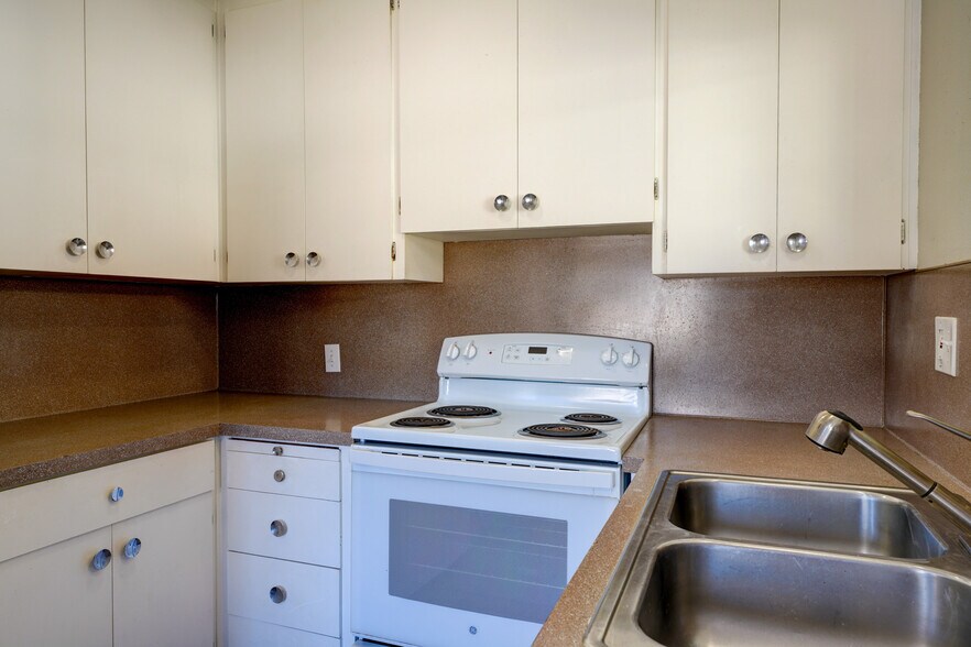 More Photos Of 1049 SE Walnut St, Hillsboro Apartments For Sale