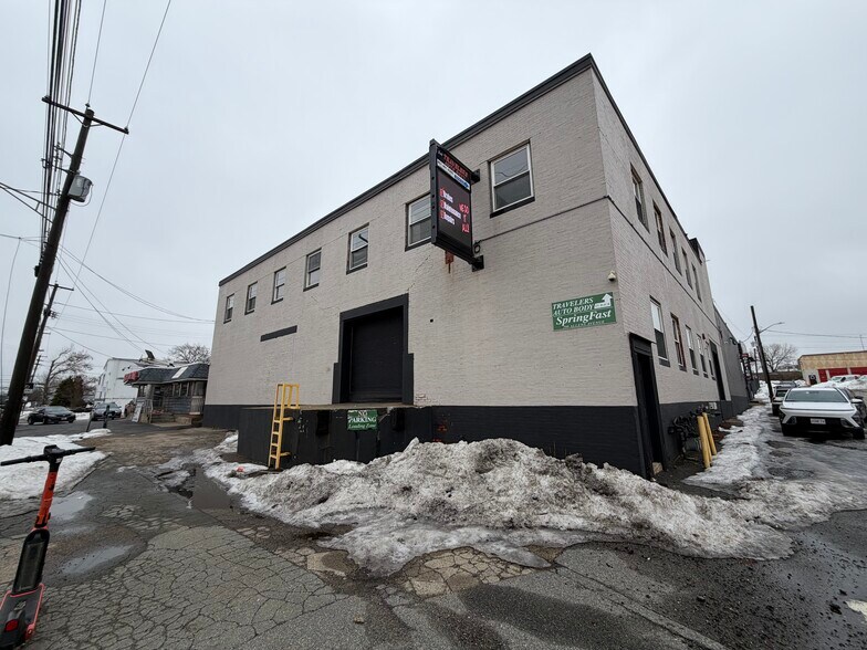 Primary Photo Of 299 Allens Ave, Providence Auto Repair For Lease