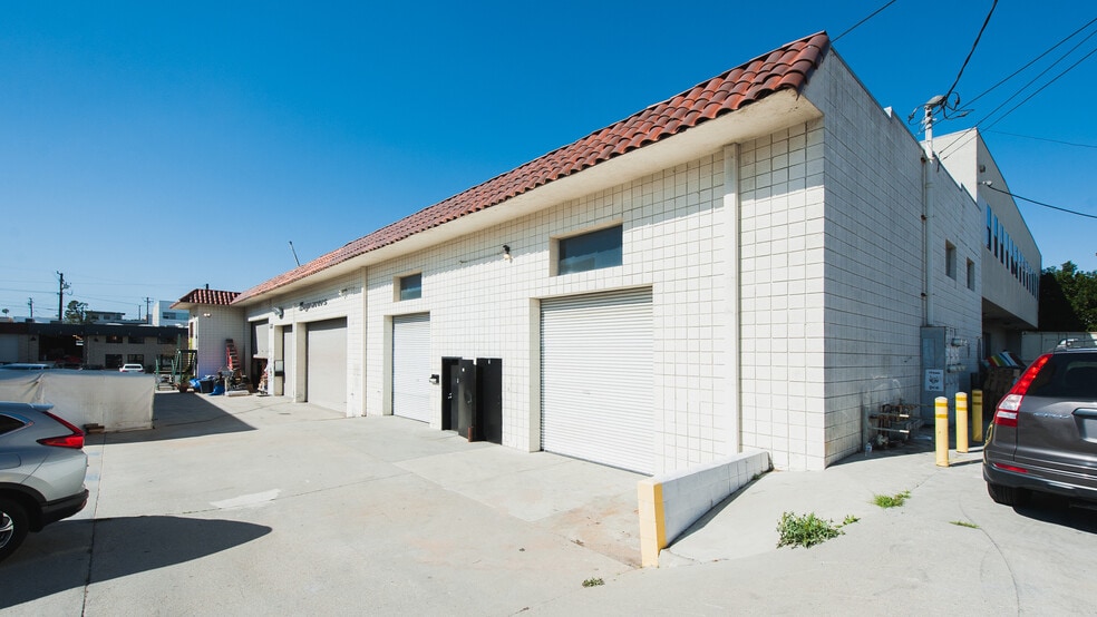 More Photos Of 138 Arena St, El Segundo Warehouse For Lease