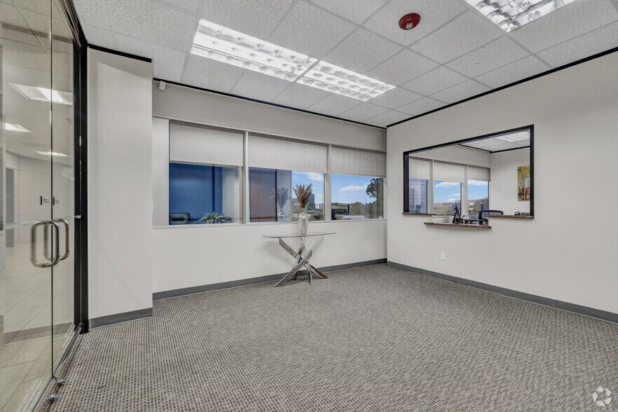 More Photos Of 400 N Sam Houston Pky E, Houston Office For Lease