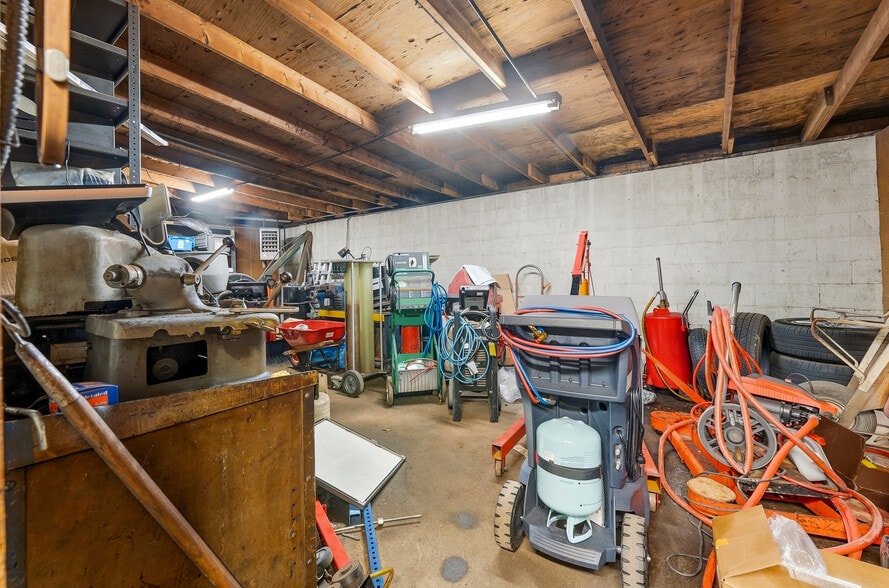 More Photos Of 1229 Country Club Rd, Fairmont Auto Dealership For Sale