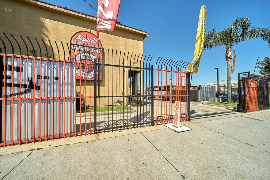 More Photos Of 1833 E Vernon Ave, Los Angeles General Retail For Sale