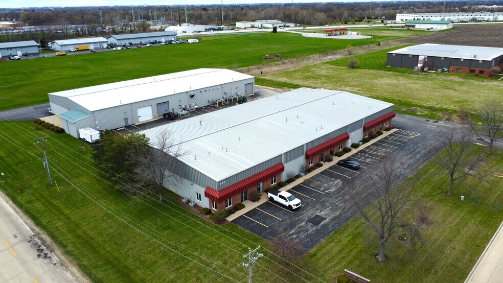 More Photos Of 633 Enterprise Ave, Dekalb Warehouse For Lease