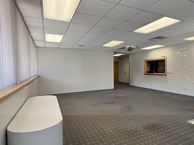 More Photos Of 923-931 Farmington Ave, Bristol Medical For Lease