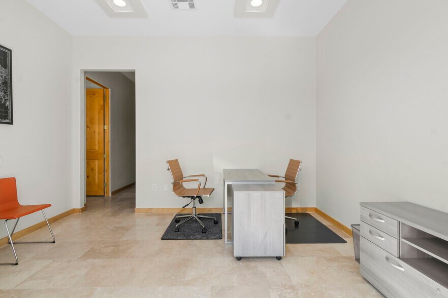 More Photos Of 25329 Budde Rd, The Woodlands Unknown For Lease