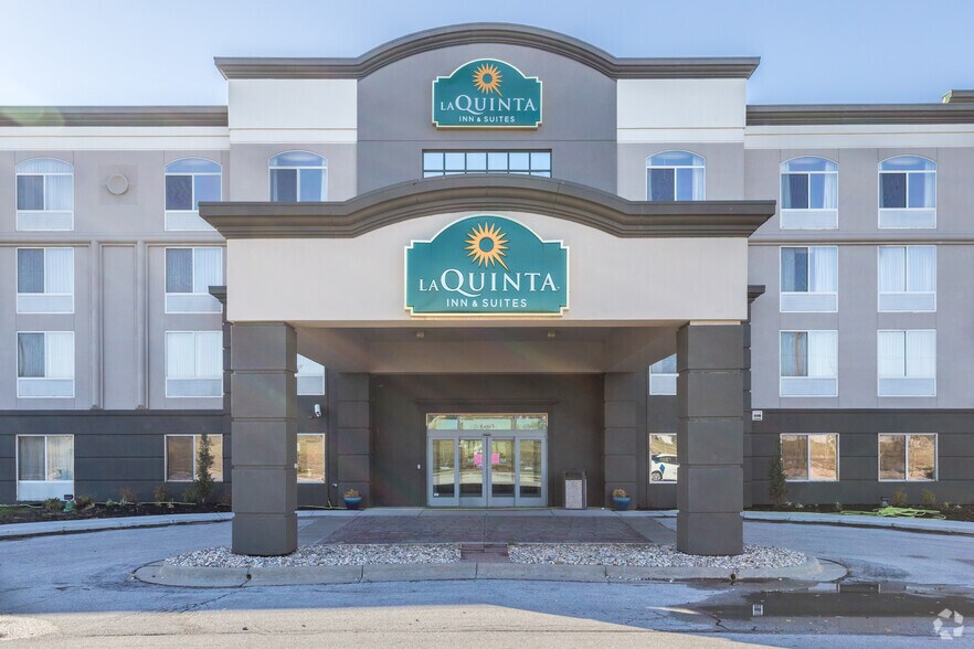 More Photos Of 1201 Avenue H, Carter Lake Hospitality For Sale