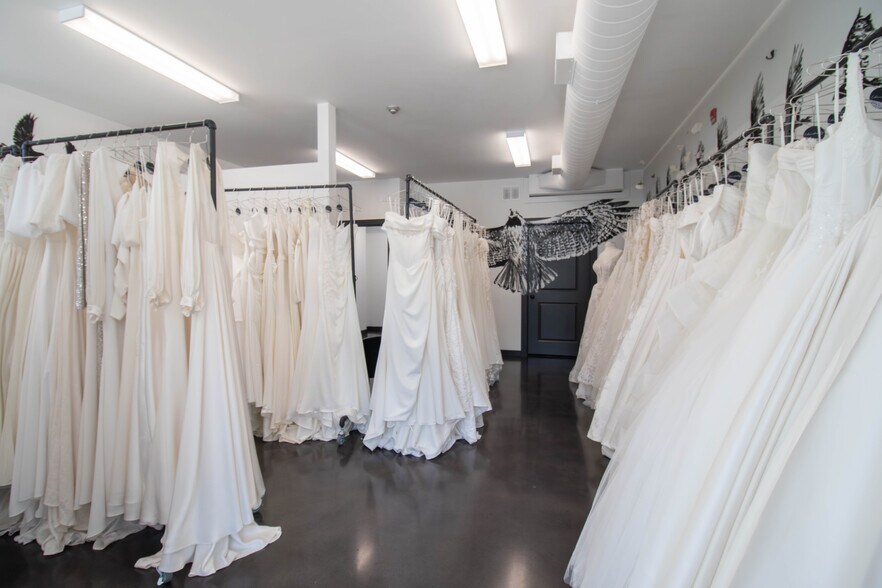 More Photos Of 140 Caroline St S, Hamilton Storefront Retail Residential For Lease