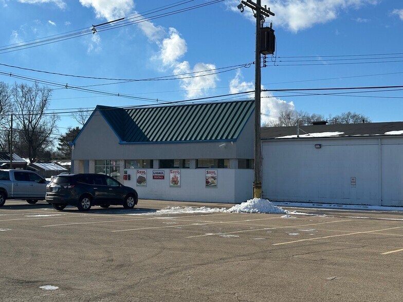 More Photos Of 1001-1105 Derby St, Pekin Unknown For Lease