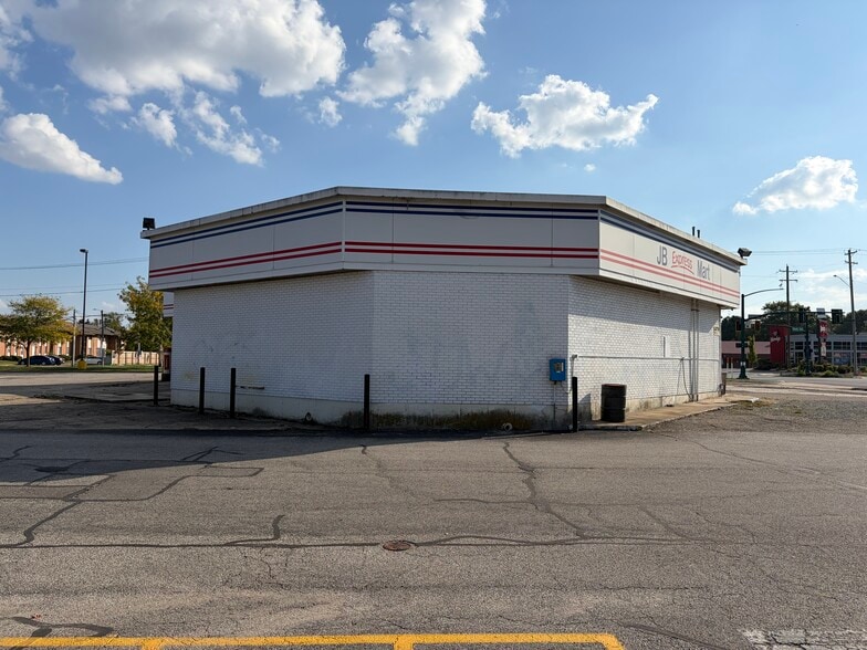 More Photos Of 290 W Hively Ave, Elkhart Convenience Store For Sale
