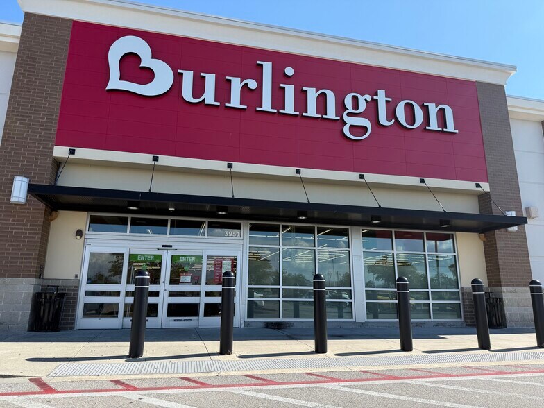 More Photos Of NW Corner I-10 and I-110, D'Iberville Unknown For Lease