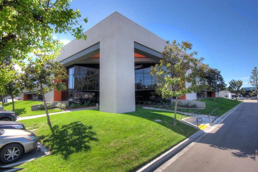 More Photos Of 202 E Airport Dr, San Bernardino Office For Lease