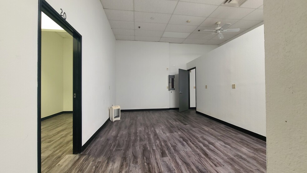 More Photos Of 15720 N Greenway-Hayden Loop, Scottsdale Office For Sale