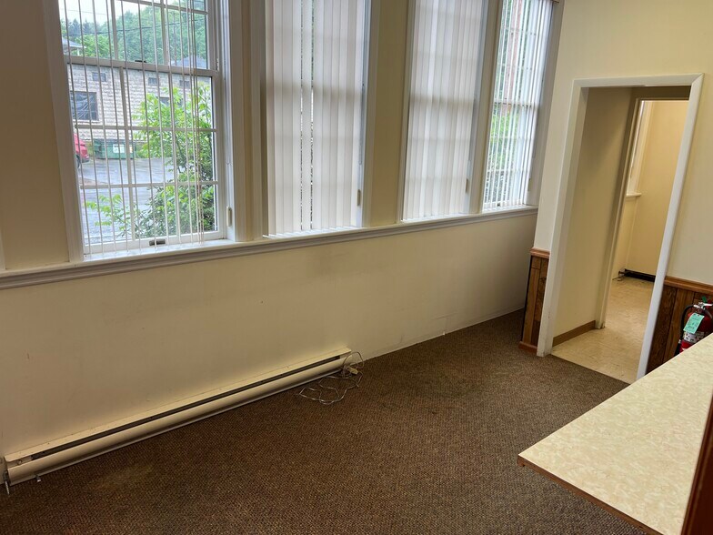 More Photos Of 272 Main Street, Nicholson Office For Sale