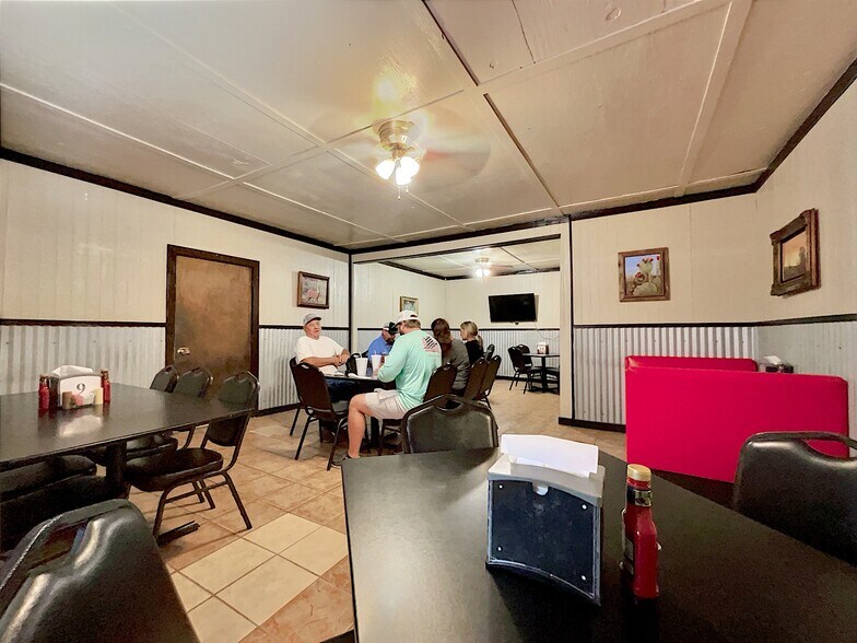 More Photos Of 3047 TX-16 Hwy, Tilden General Retail For Sale