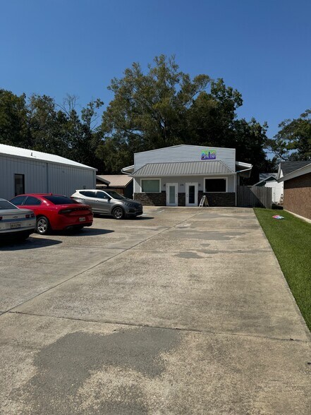 More Photos Of 276 E Pine St, Ponchatoula Office For Sale