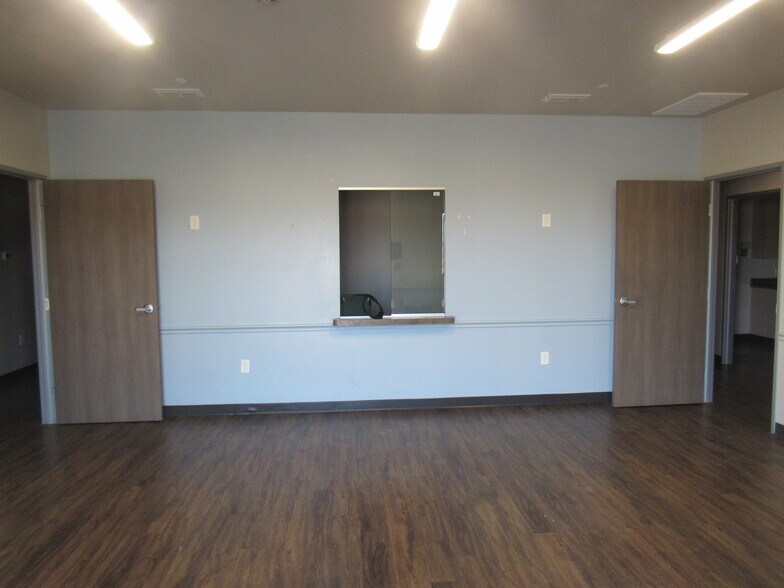 More Photos Of 595 W FM 120, Pottsboro Office For Lease