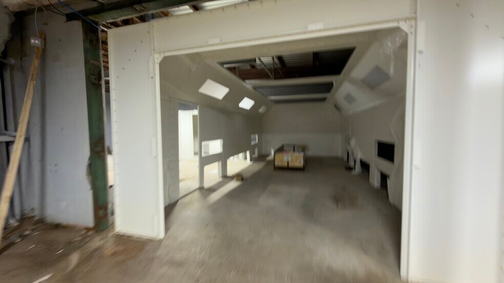 More Photos Of 2800 Delano St, Pensacola Warehouse For Lease