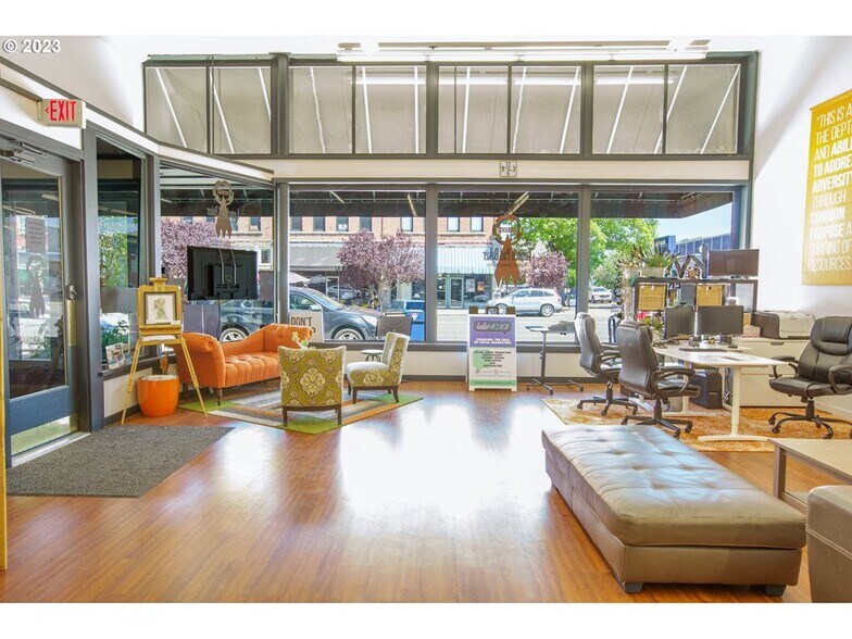 More Photos Of 2021 Main St, Baker City Flex For Sale