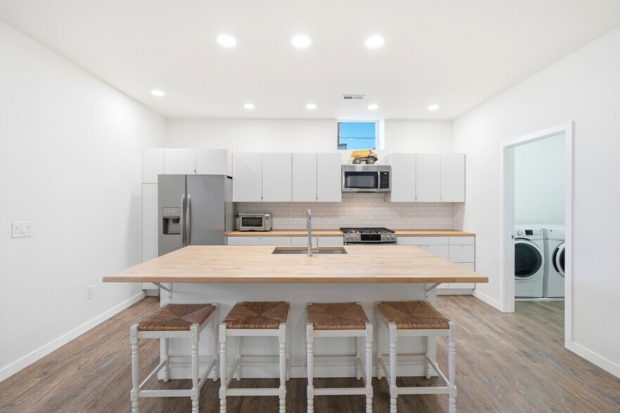 More Photos Of 111 W Hazel St, Albion Light Manufacturing For Sale