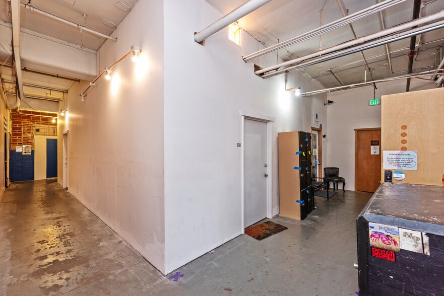 More Photos Of 1205 E Pike St, Seattle Loft Creative Space For Lease