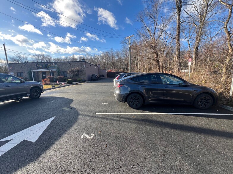 More Photos Of 36 Montesano Rd, Fairfield Warehouse For Lease