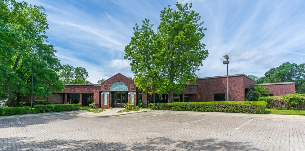 More Photos Of 400 W Houston St, Marshall Office For Sale