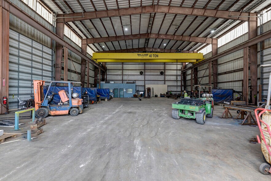 More Photos Of 7520 Lawndale St, Houston Warehouse For Lease