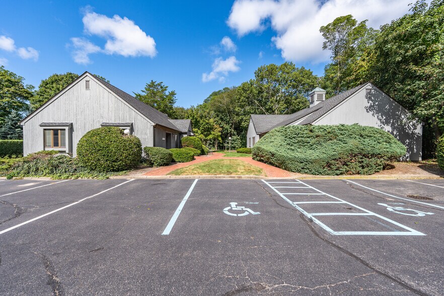 More Photos Of 508 Main Rd, Riverhead Medical For Sale