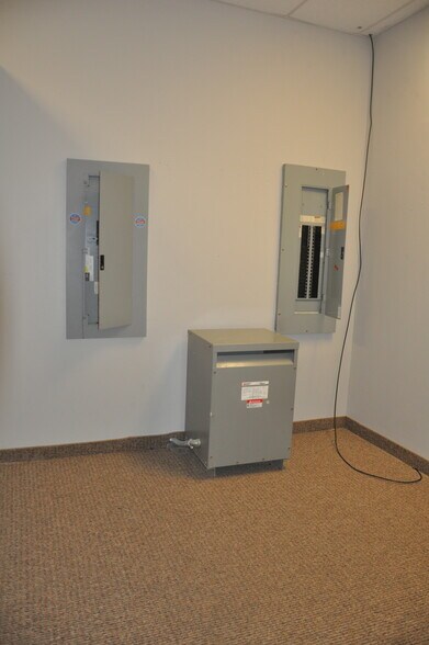 More Photos Of 609-621 Locust St, Monticello Storefront For Lease