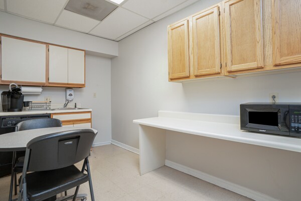 More Photos Of 2411-2413 Executive Plaza Rd, Pensacola Medical For Lease