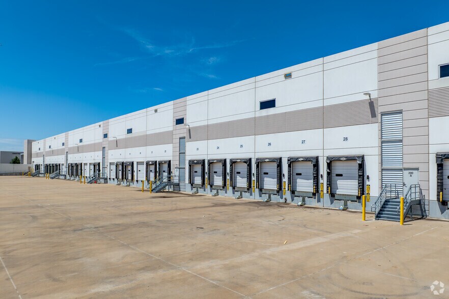 More Photos Of 3801 S 20th Ave, Dfw Airport Unknown For Lease