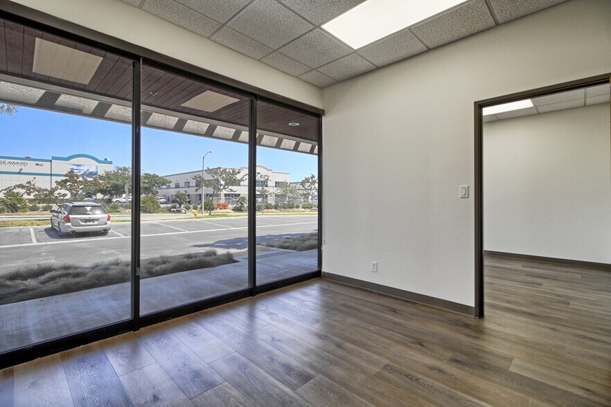 More Photos Of 1891 Goodyear Ave, Ventura Manufacturing For Lease