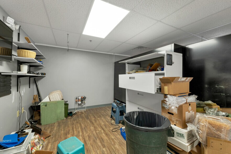 More Photos Of 45 Londonderry Tpke, Hooksett Office For Lease