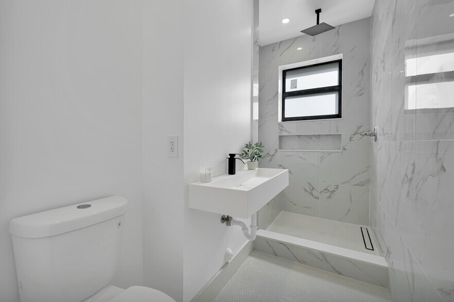 More Photos Of 1370 SW 5th St, Miami Apartments For Sale